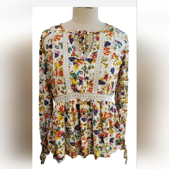 Jessica Simpson Tops - Jessica Simpson Boho Floral Peasant Blouse With Lace Trim Size‎ S